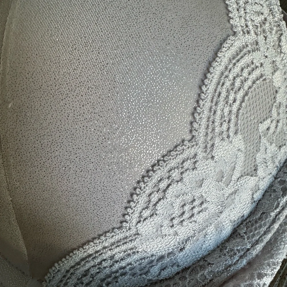 Victoria's Secret dream angels sparkle and Lace Accent Bra in soft gray 32d - Picture 2 of 6